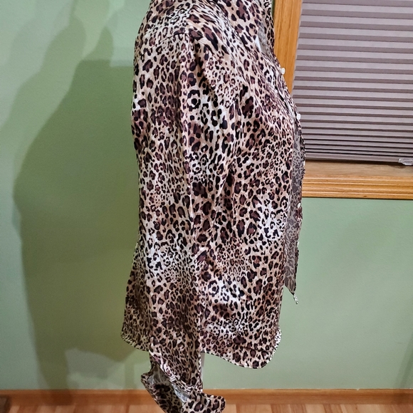 Chaps animal print button down blouse.  Medium - Picture 3 of 6